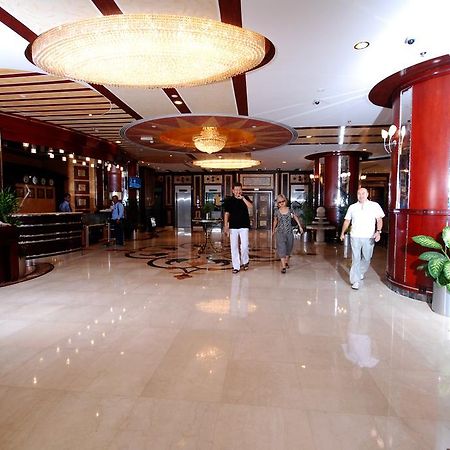 Al Bustan Tower Hotel Suites Шарджа Экстерьер фото
