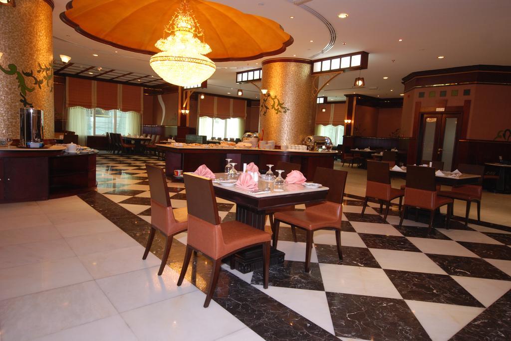 Al Bustan Tower Hotel Suites Шарджа Экстерьер фото