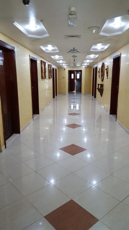 Al Bustan Tower Hotel Suites Шарджа Экстерьер фото