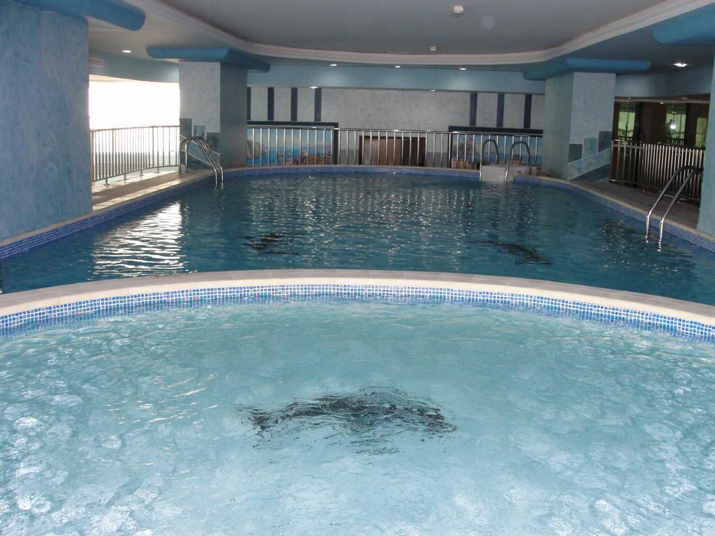 Al Bustan Tower Hotel Suites Шарджа Экстерьер фото