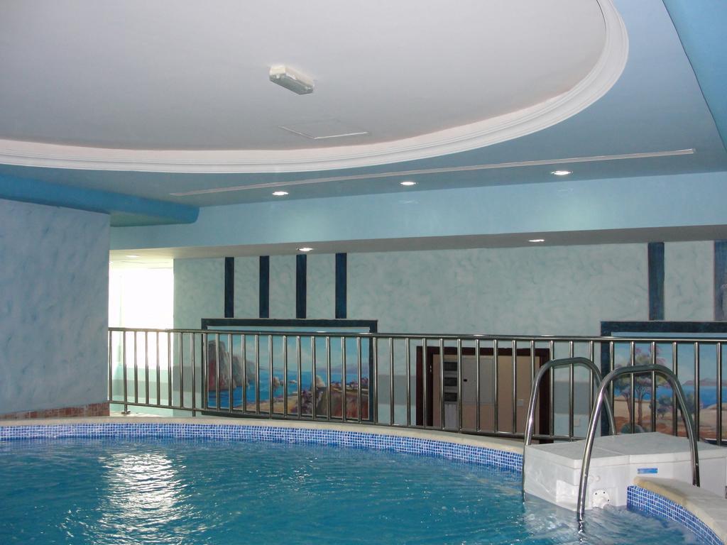 Al Bustan Tower Hotel Suites Шарджа Экстерьер фото