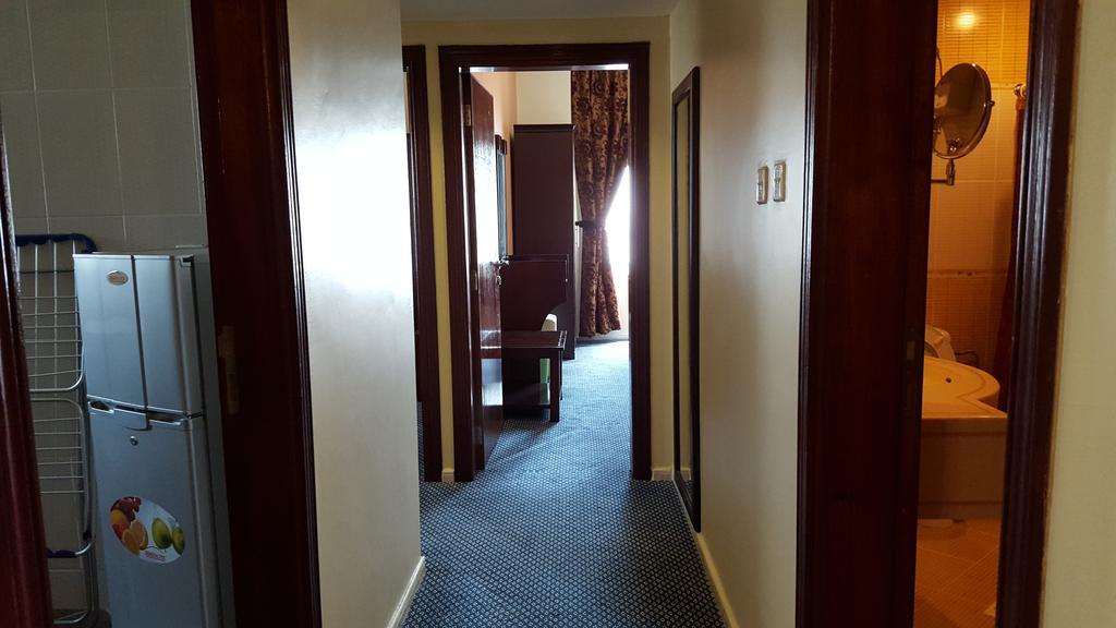 Al Bustan Tower Hotel Suites Шарджа Экстерьер фото