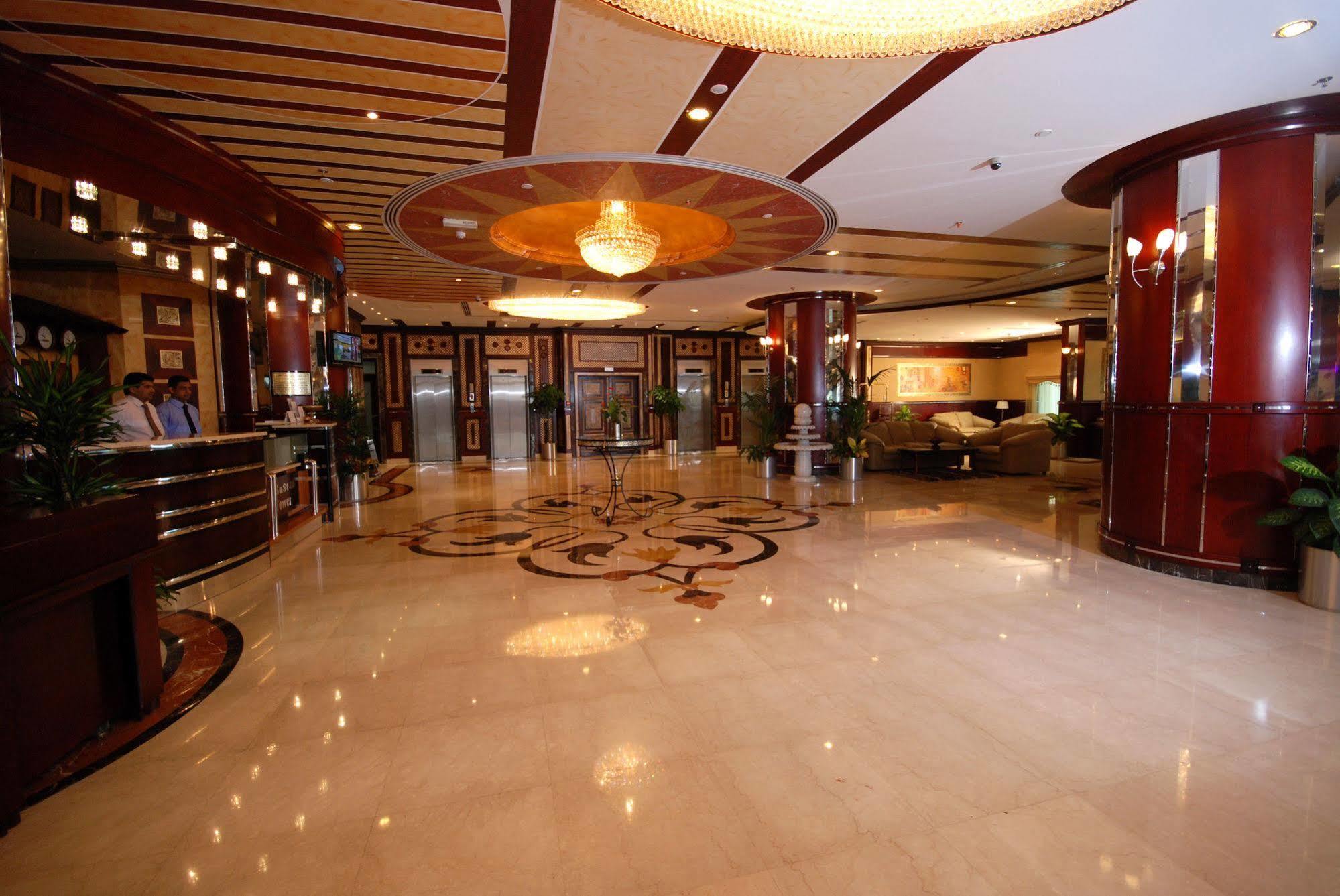 Al Bustan Tower Hotel Suites Шарджа Экстерьер фото
